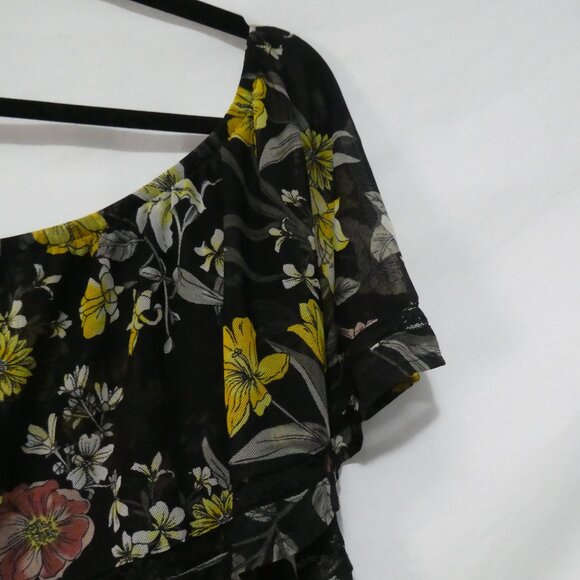 LOVE & LEGEND | 1X | Floral Print Blouse With Ruffled Sleeves - Picture 5 of 13